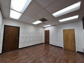 2500 W Broad St, Athens, GA to rent Interior Photo- Image 2 of 3