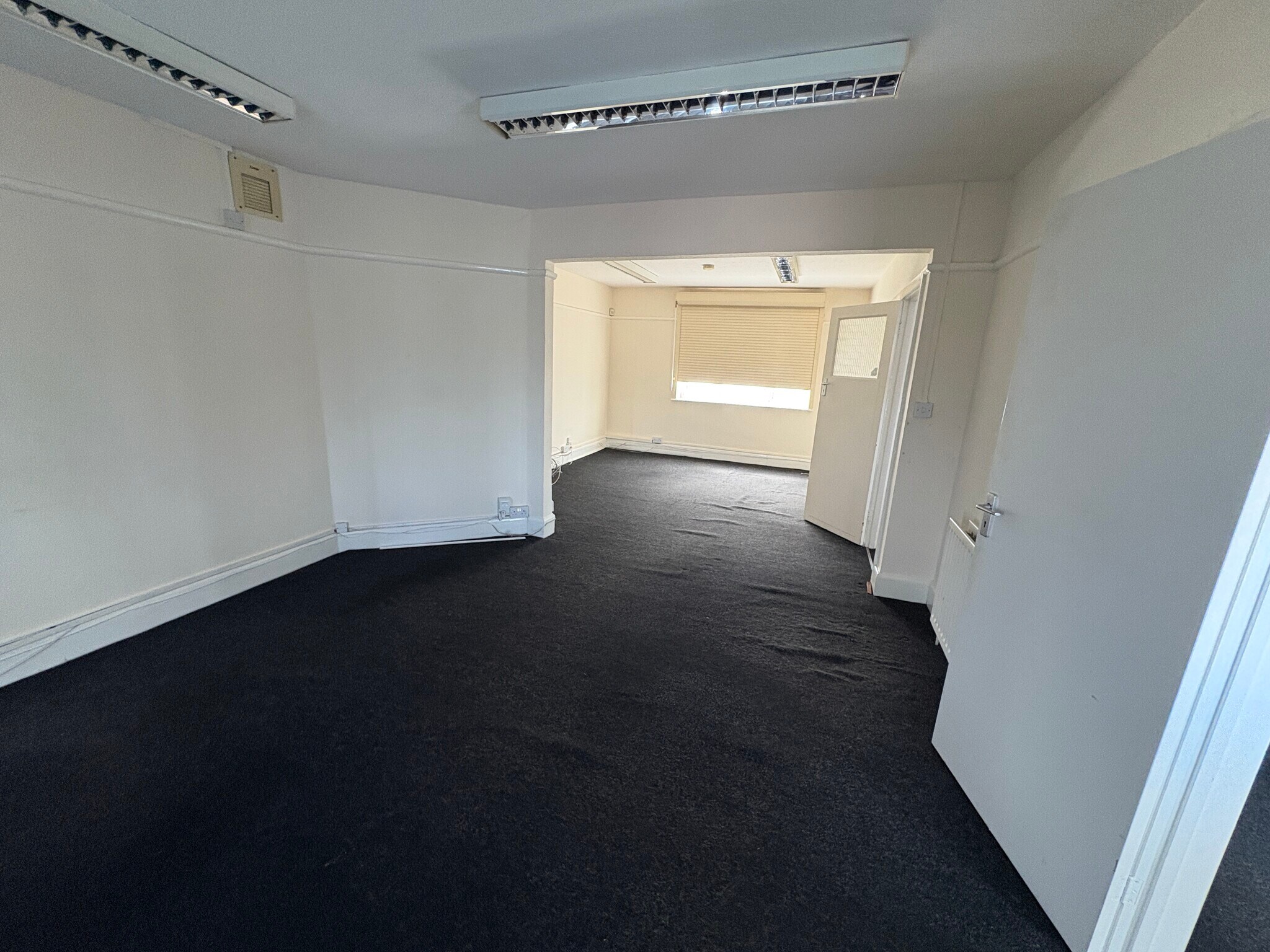 148 Commercial Rd, Totton to rent Interior Photo- Image 1 of 5