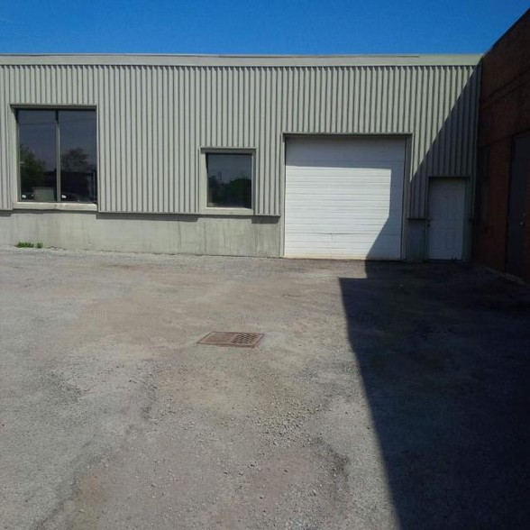 325 Welland Ave, St Catharines, ON for rent - Building Photo - Image 2 of 12