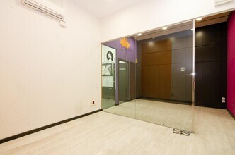 Retail in Barcelona, Barcelona to rent Interior Photo- Image 2 of 6