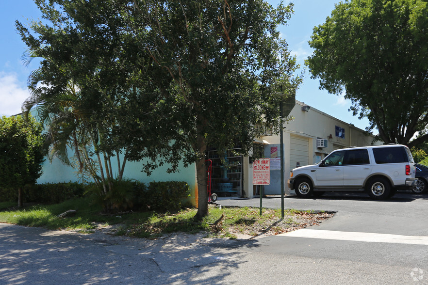 350-354 NE 4th St, Delray Beach, FL for sale - Building Photo - Image 3 of 10