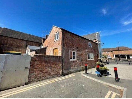 1 Wood St, Southam to rent Primary Photo- Image 1 of 2