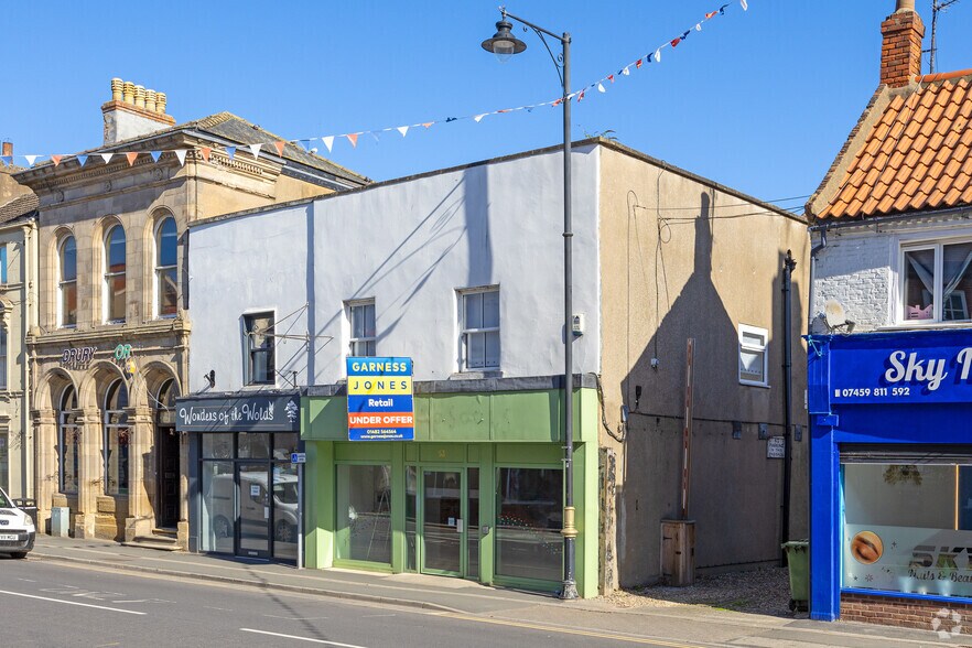 53 Market Pl, Great Driffield to rent - Building Photo - Image 2 of 6