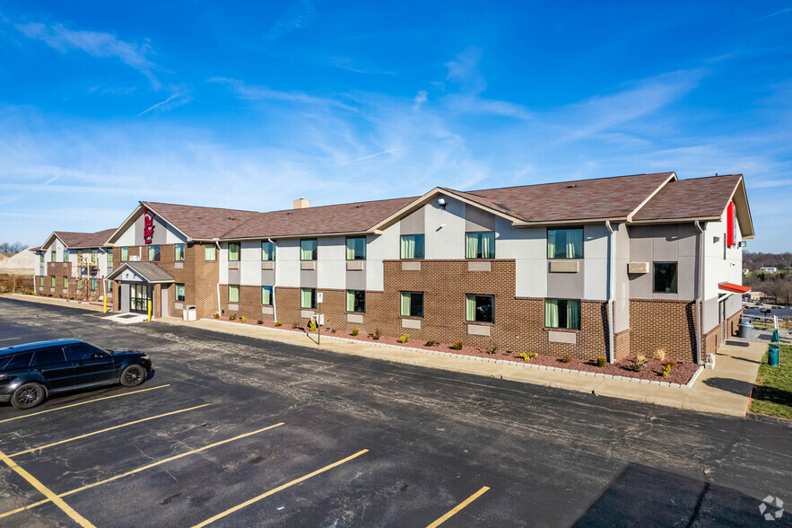 111 Sheraton Dr, Greensburg, PA for sale - Primary Photo - Image 1 of 1