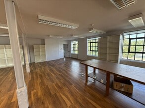 21-22 Turle Rd, London to rent Interior Photo- Image 2 of 9