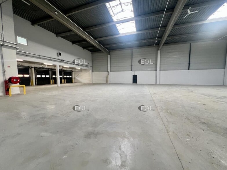 Industrial in Le Blanc-Mesnil to rent - Interior Photo - Image 2 of 4