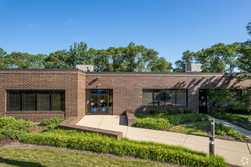 845 E Geneva Rd, Carol Stream, IL for sale - Building Photo - Image 2 of 5