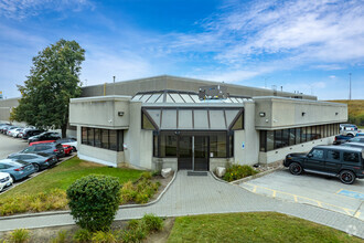 7381 Pacific Cir, Mississauga, ON for rent Building Photo- Image 1 of 5