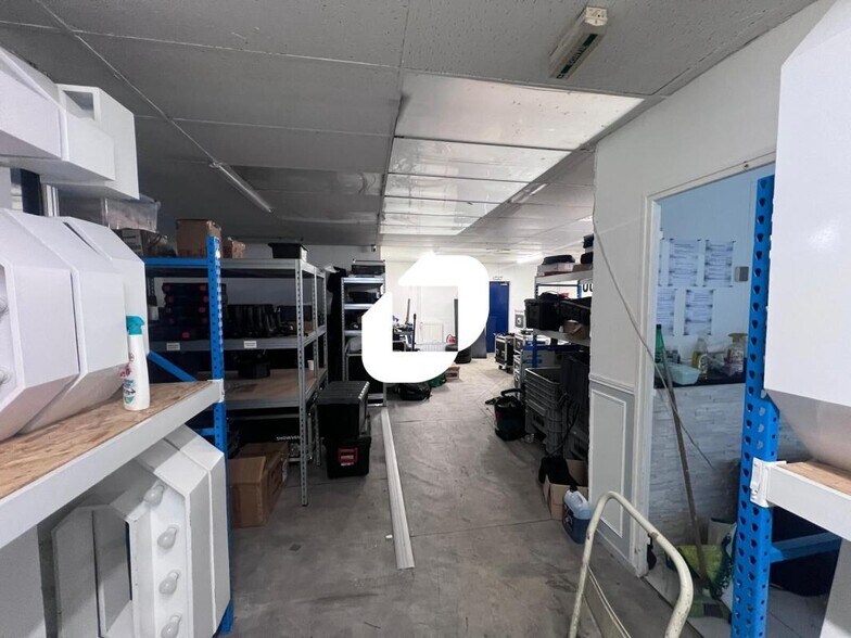 Office in Noisy-le-Grand to rent - Interior Photo - Image 2 of 5