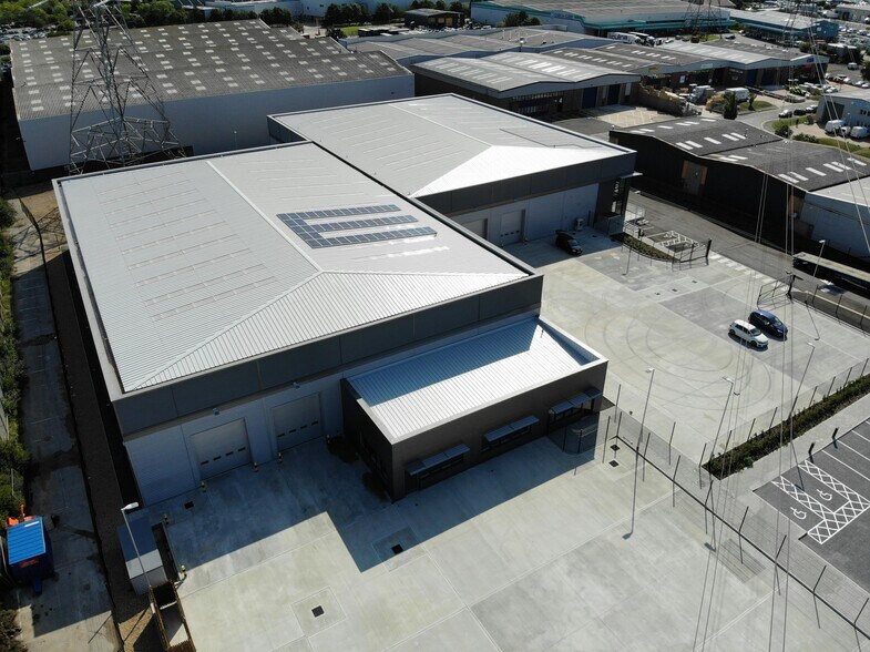 Beddington Ln, Croydon to rent - Building Photo - Image 3 of 9