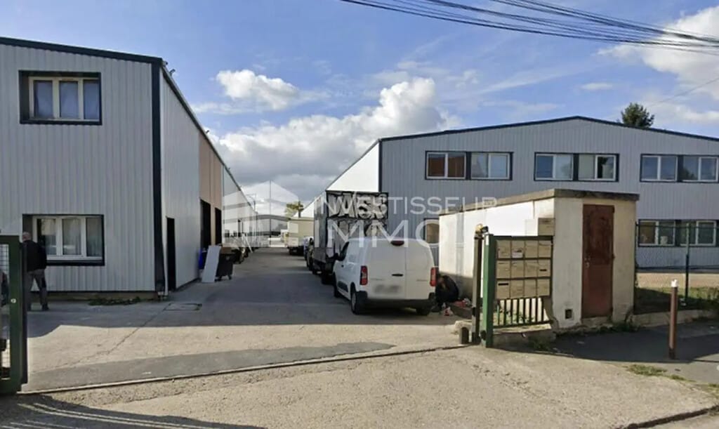 Location Local d'activités 140 m² - Photo 1
