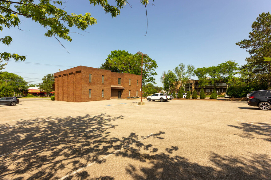 3040 W Market St, Fairlawn, OH for rent - Building Photo - Image 3 of 19