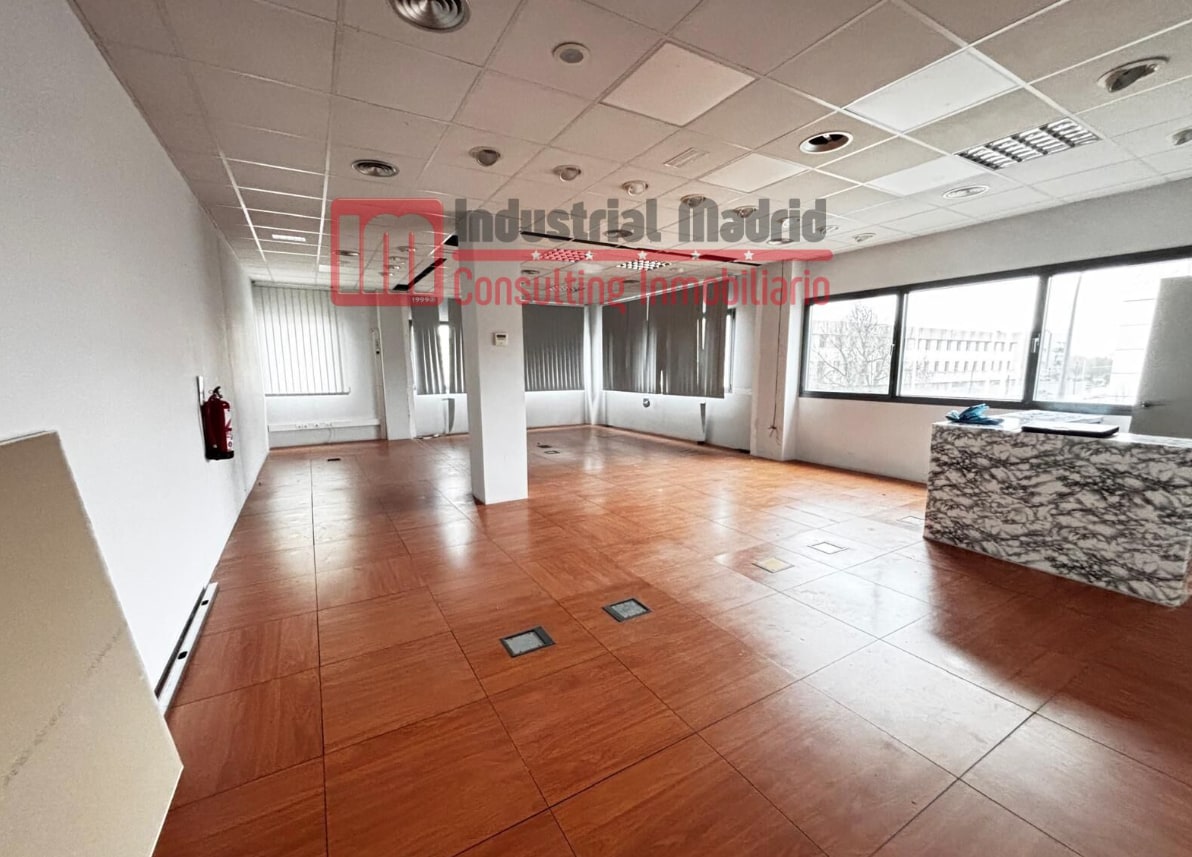 Office in Coslada, Madrid to rent Primary Photo- Image 1 of 2