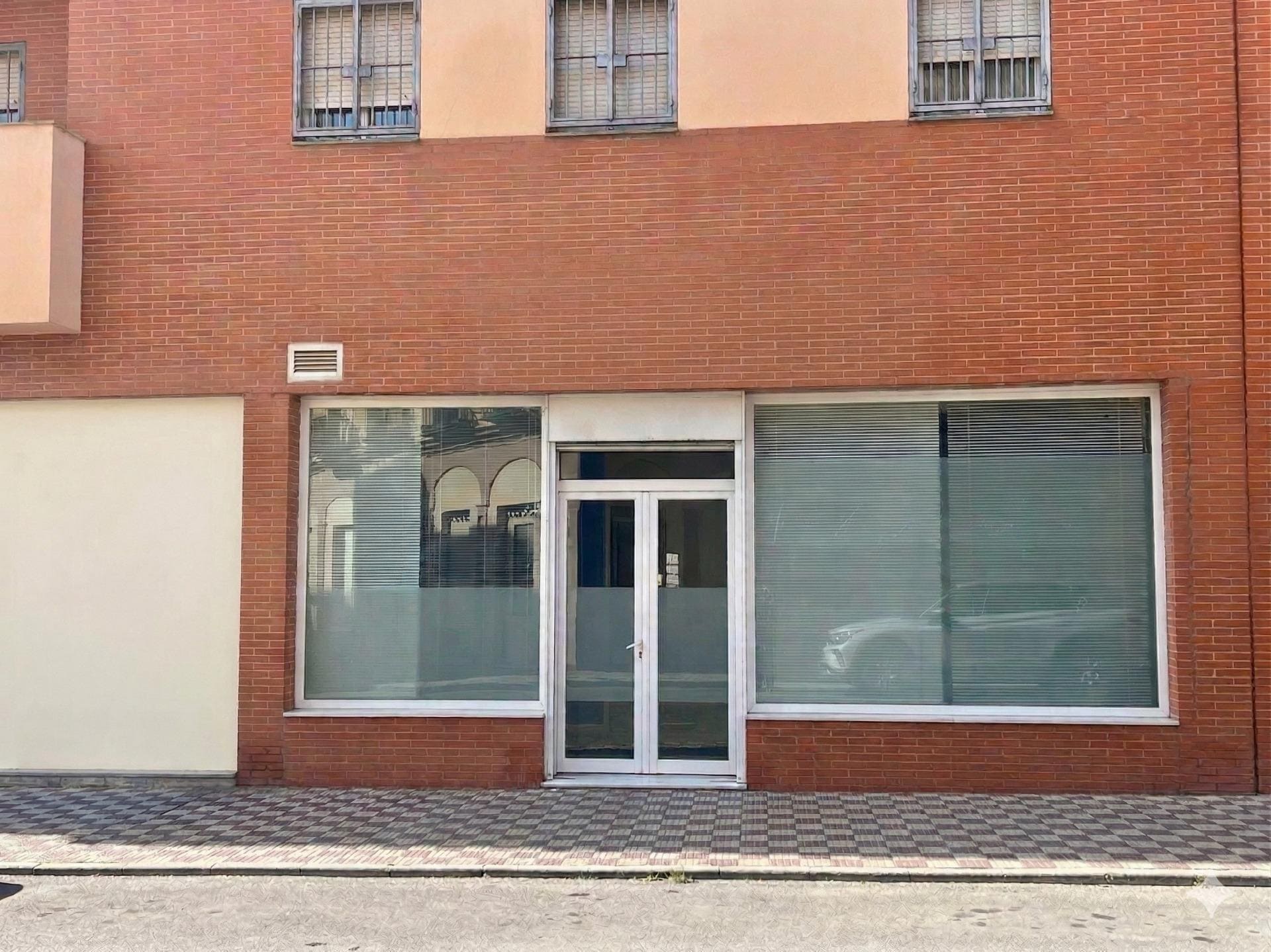 Retail in Dos Hermanas, Sevilla to rent Building Photo- Image 1 of 2