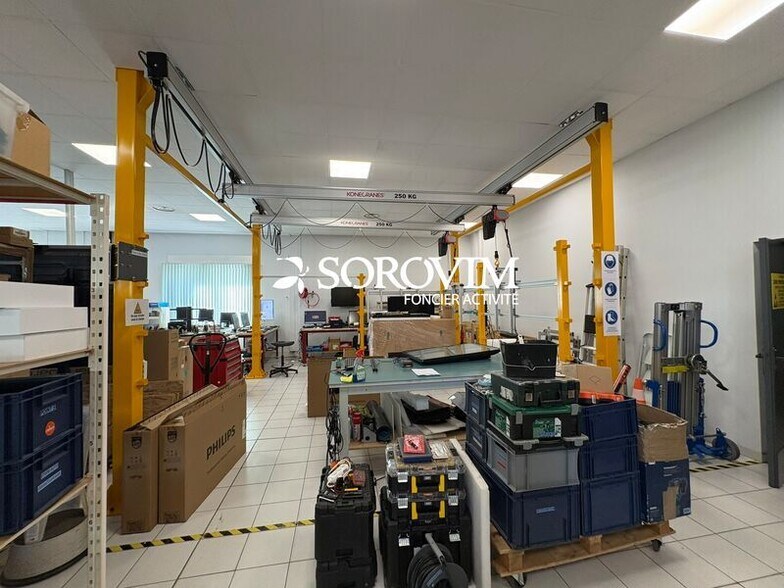 Light Industrial in Décines-Charpieu for sale - Interior Photo - Image 3 of 10
