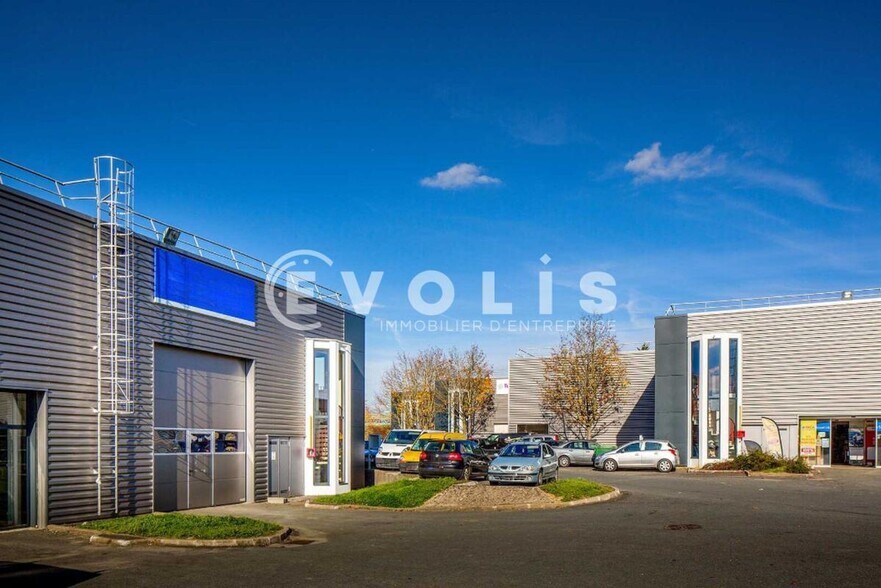 Light Industrial in Sainte Genevieve Des Bois to rent - Building Photo - Image 3 of 5