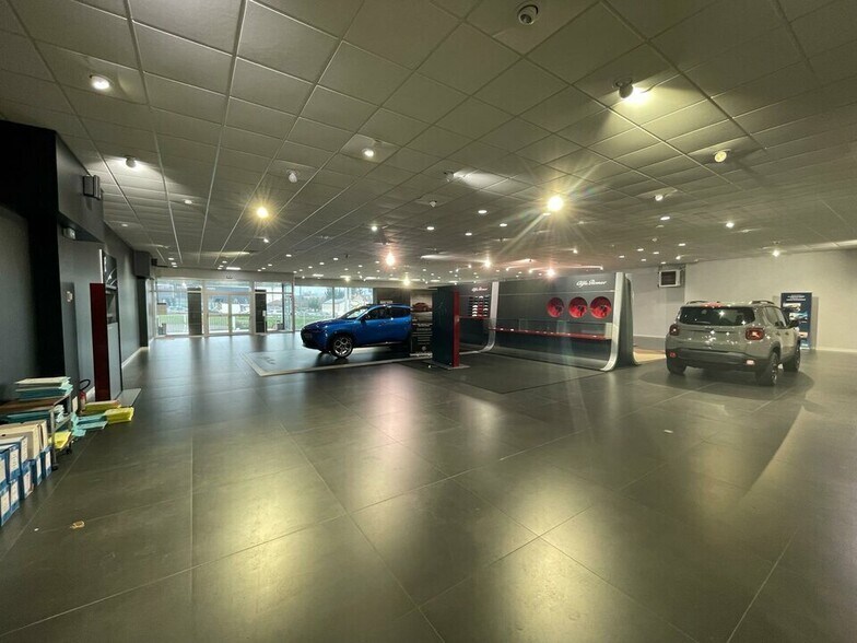Retail in Groslay to rent - Building Photo - Image 2 of 4