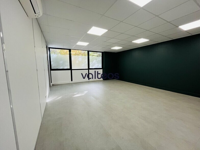 130 Rue Galilée, Labège to rent - Building Photo - Image 2 of 5