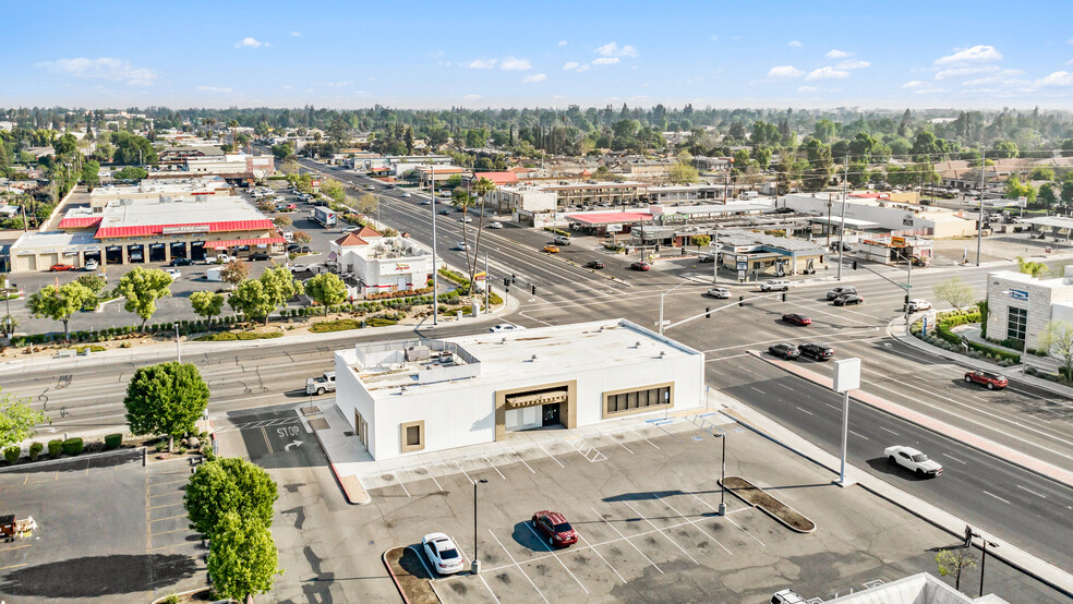 2001 S Mooney Blvd, Visalia, CA for rent - Building Photo - Image 3 of 10