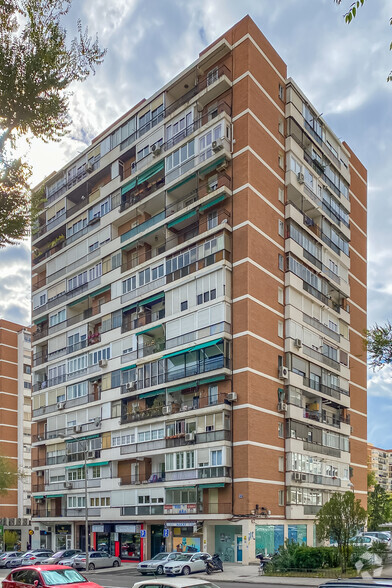 Residential in Madrid, MAD for sale - Building Photo - Image 2 of 3