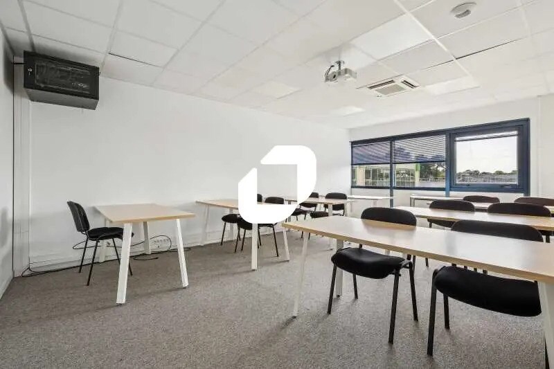 Office in Mérignac to rent - Interior Photo - Image 3 of 6