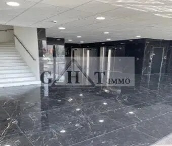 Office in Villeneuve-la-Garenne to rent - Lobby - Image 3 of 4
