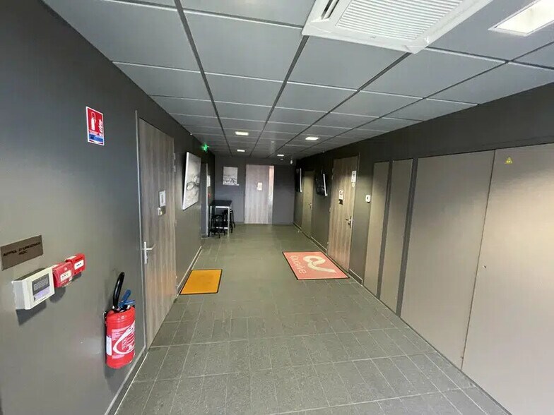 Office in Lyon for sale - Interior Photo - Image 3 of 10
