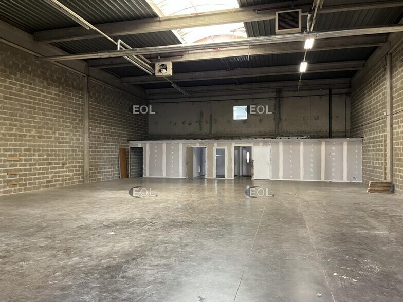 Light Industrial in Gennevilliers to rent - Interior Photo - Image 3 of 12