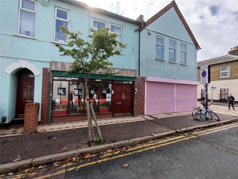 55-57 Queens Rd, Southend On Sea to rent - Building Photo - Image 1 of 15