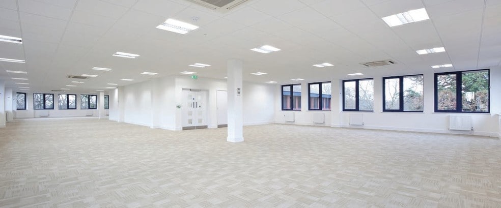 Harlington Way N, Fleet to rent - Interior Photo - Image 3 of 6