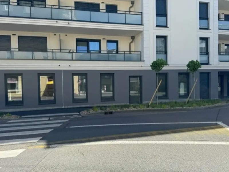 Location Commerce 88 m² - Photo 1