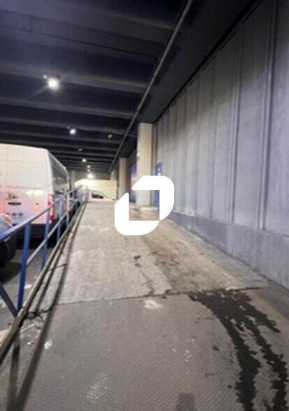 Light Industrial in Montreuil to rent - Building Photo - Image 2 of 4