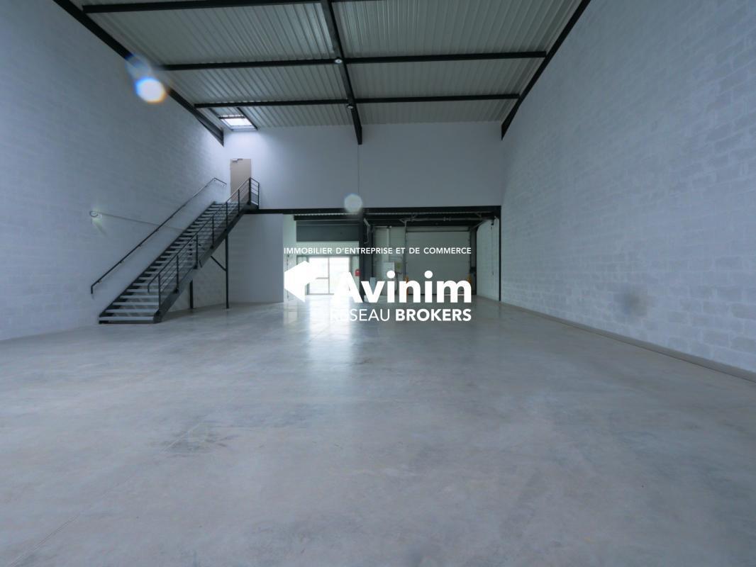 Industrial in Le Thillay to rent Interior Photo- Image 1 of 3