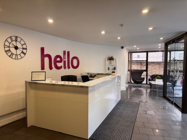 42-44 Clarendon Rd, Watford to rent - Interior Photo - Image 1 of 5