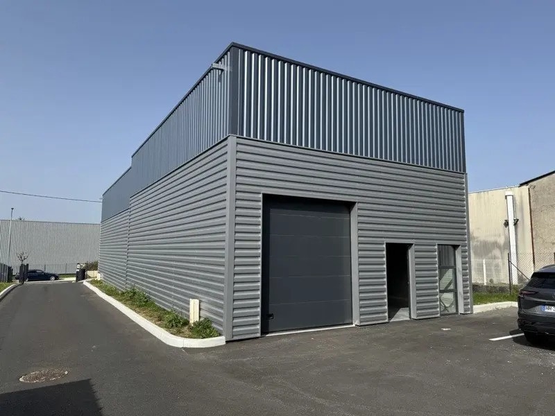 Location Commerce 97 m² - Photo 1