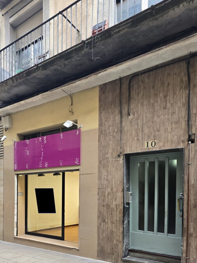 Manresa, BAR 08241 - Unit - - - Interior Photo - Image 2 of 16