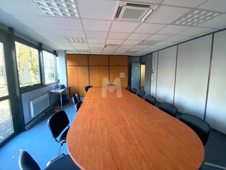 Office in Lisses to rent - Interior Photo - Image 2 of 7