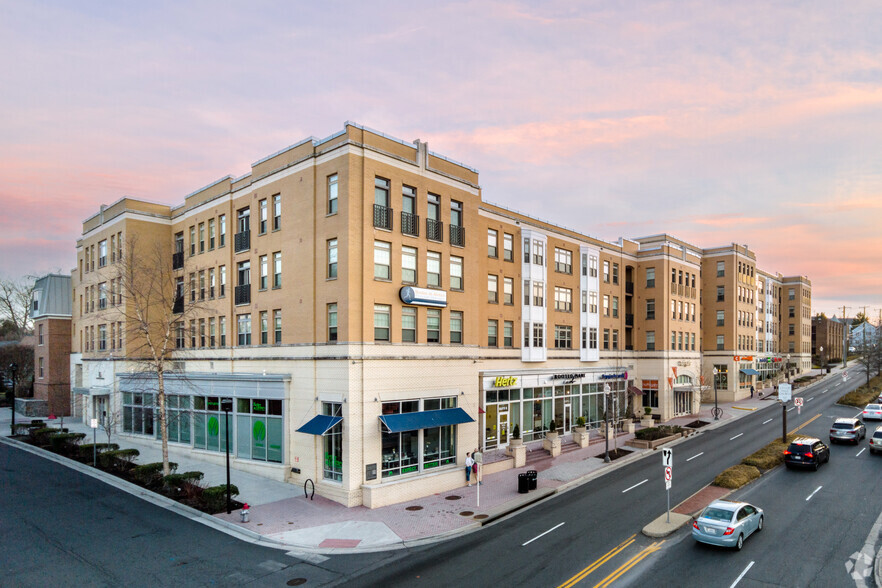 450 N Washington St, Falls Church, VA for rent - Building Photo - Image 1 of 7