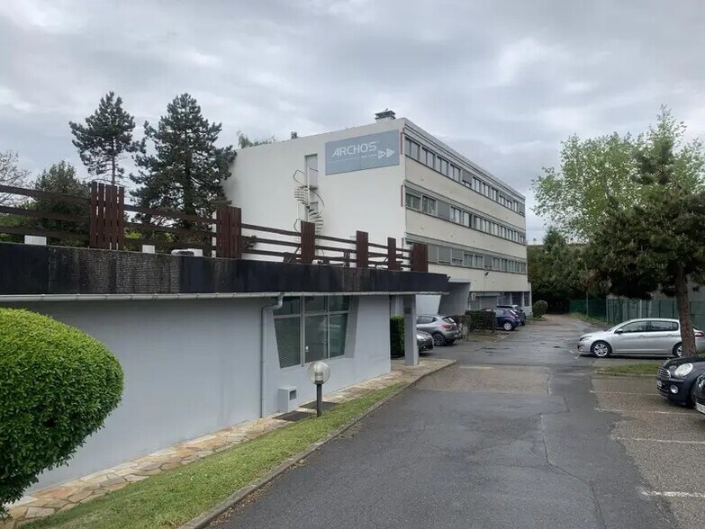 12 Rue Ampère, Igny to rent - Building Photo - Image 1 of 8