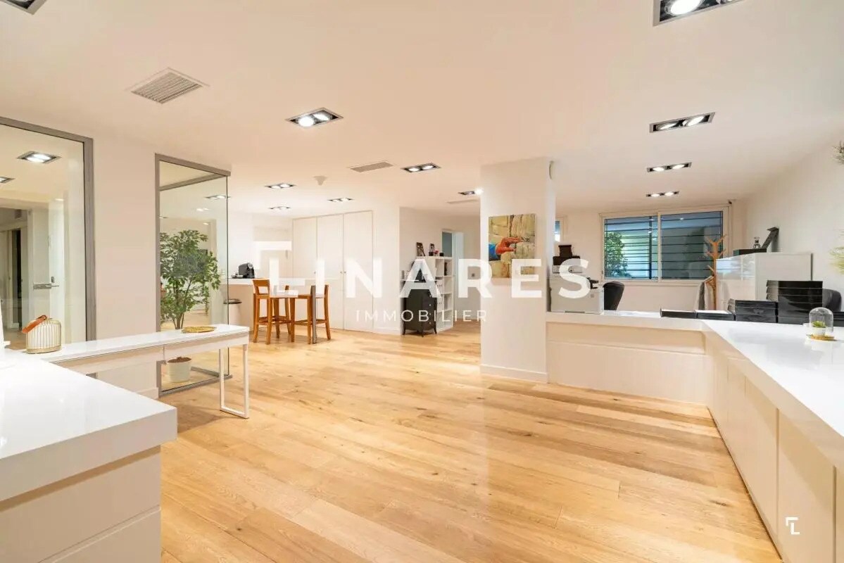 Office in Marseille to rent Interior Photo- Image 1 of 9