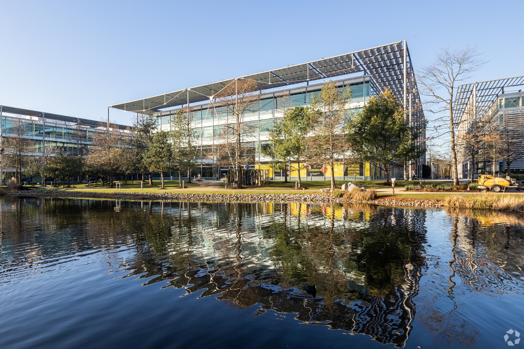 566 Chiswick High Rd, London to rent Primary Photo- Image 1 of 11