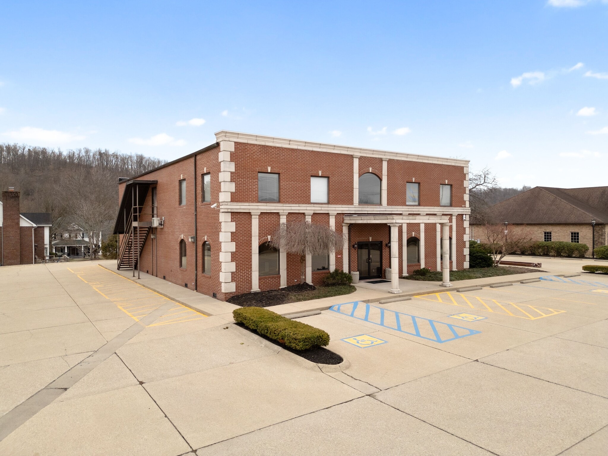 3661-3669 Teays Valley Rd, Hurricane, WV to rent Building Photo- Image 1 of 11