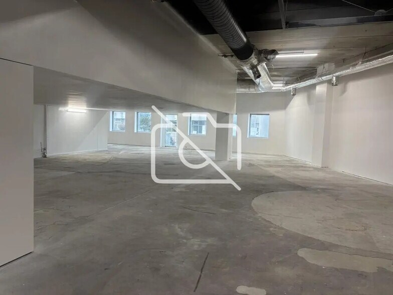 Industrial in Ivry-sur-Seine to rent - Interior Photo - Image 2 of 36