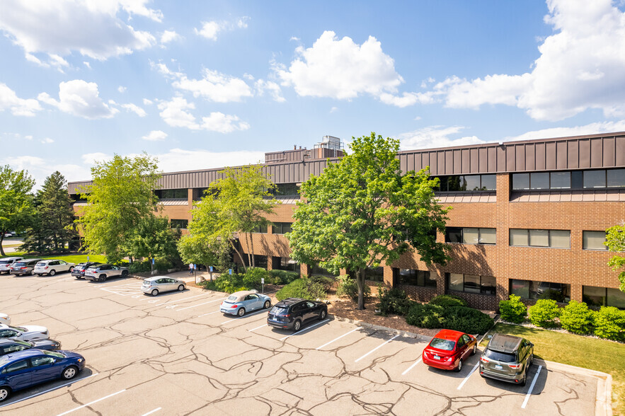 7701 York Ave S, Edina, MN for rent - Building Photo - Image 1 of 9