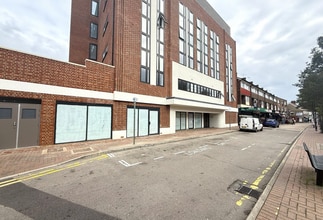 88-102 High St, Waltham Cross to rent Building Photo- Image 1 of 7