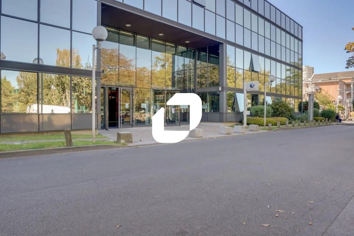 6 Rue De Rome, Rosny-sous-Bois to rent Building Photo- Image 1 of 7