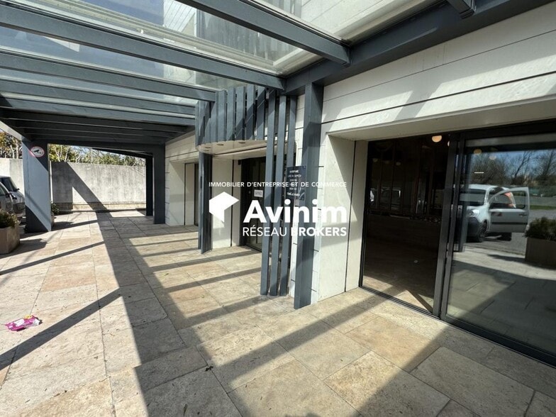 Retail in L'Isle-sur-la-Sorgue for sale - Lobby - Image 1 of 2