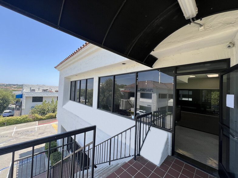 24011 Ventura Blvd, Calabasas, CA for rent - Building Photo - Image 3 of 14