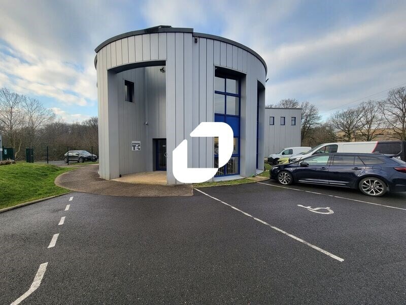 Light Industrial in Marcoussis to rent Building Photo- Image 1 of 18