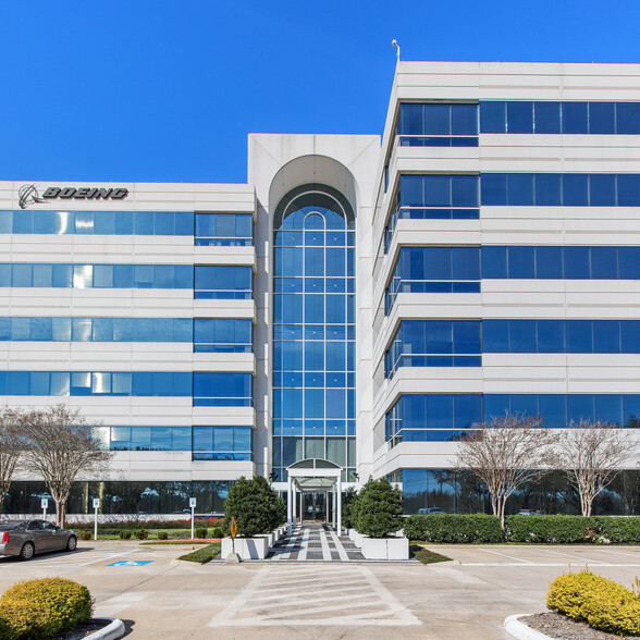 13100 Space Center Blvd, Houston, TX for rent - Building Photo - Image 1 of 7